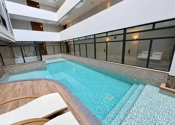 Paradise Condo-perfect Location *