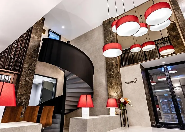 Paradise Condo-perfect Location * Bangkok
