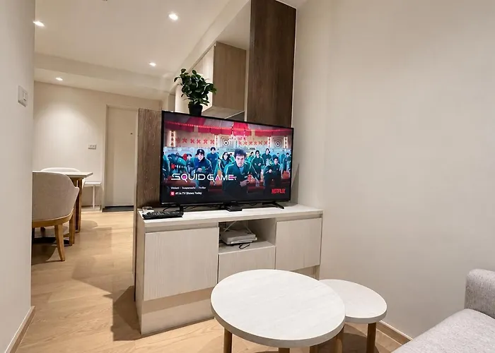 Apartment Paradise Condo-perfect Location *